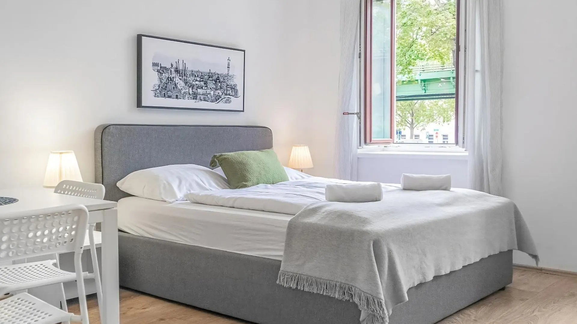 Attractive 2 Bedroom Apt. Near Vienna Akh Ideal For All Austria