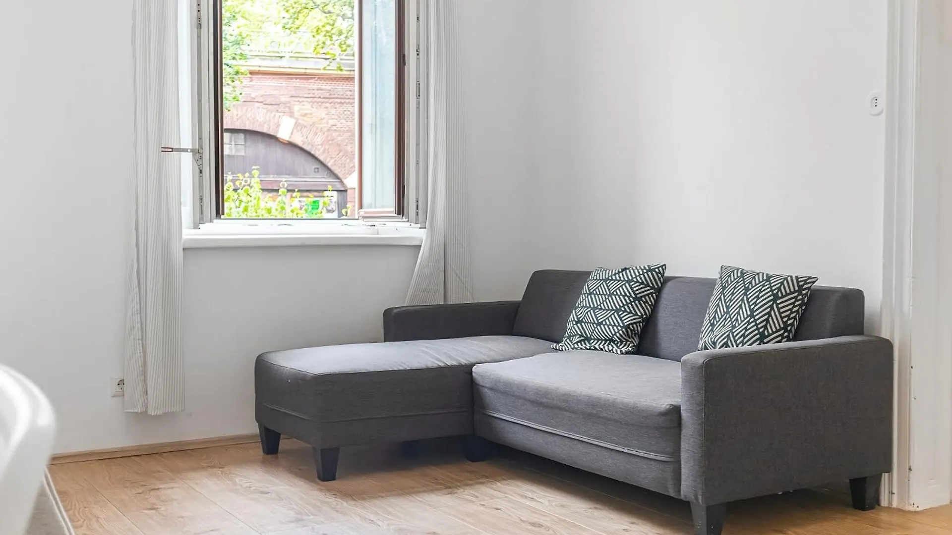 Attractive 2 Bedroom Apt. Near Vienna Akh Ideal For All Apartment