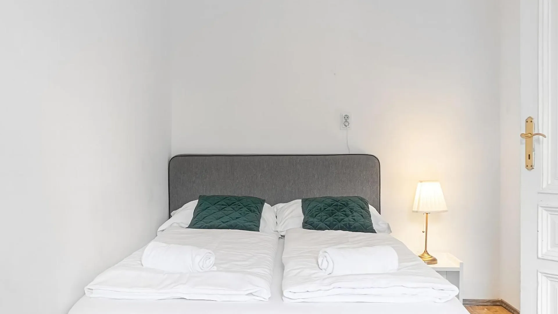 Attractive 2 Bedroom Apt. Near Vienna Akh Ideal For All 0*,