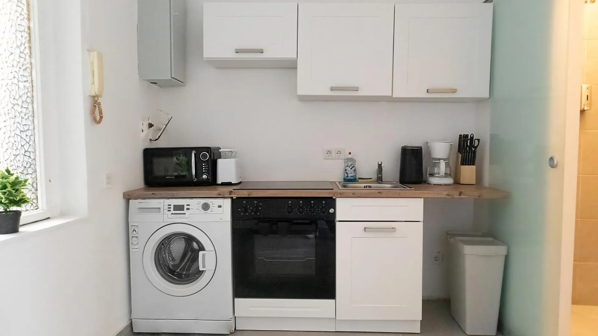 Attractive 2 Bedroom Apt. Near Vienna Akh Ideal For All Østrig